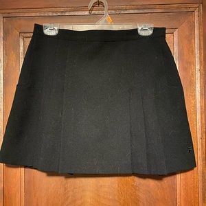 EUC FILA women’s black pleated tennis skirt size 10. Zip at back. Super cute.